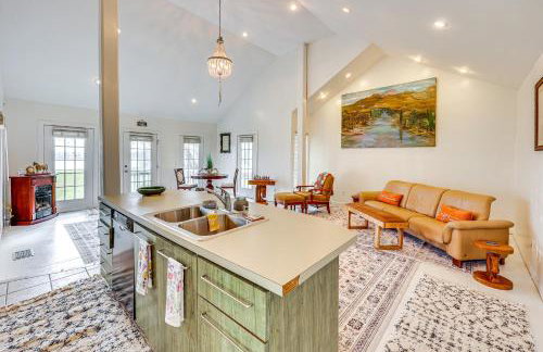 Walk to Lake Chicot Cottage with Yard and Views! - Foto 3