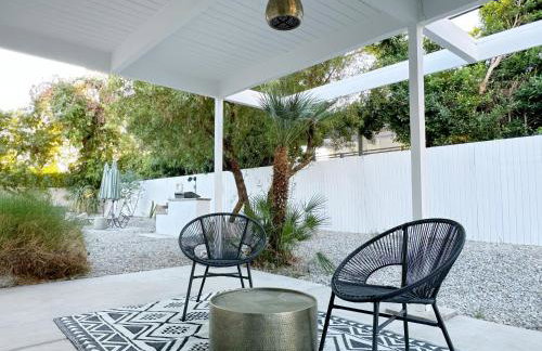 Retro Rendezvous Pool and Spa MidCentury Modern Home - Foto 67