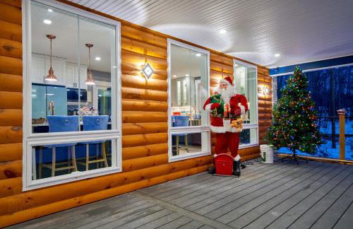 New Sunday River Ski Retreat with Hot Tub Spa - FirePit Sleeps 16 - Foto 3