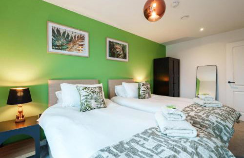 Jungle Luxe Retreat, 2Bed 2Bath Leeds, Center & Stadium - Foto 11