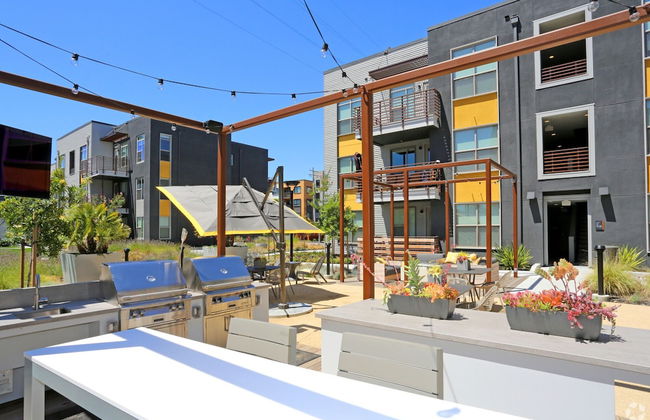 Elan Menlo - Photo 32