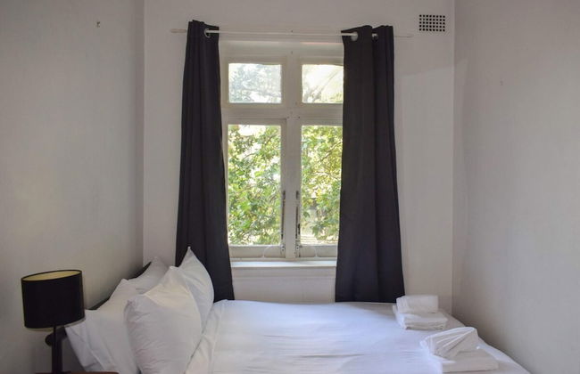 Incredible Location One Bedroom Apartment - Photo 2