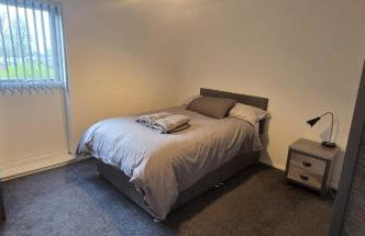 The Calvers - Contractor ready 4-bed house parking, fast WIFI & smart TVs by Hosterooo - Foto 3