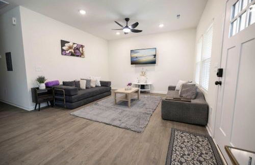 4 Min to Downtown - 10 Min to Elon - Washer and Dryer - Foto 1