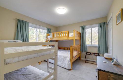 Spacious and Serene Lake Ridge Retreat with Game Room! - Foto 21