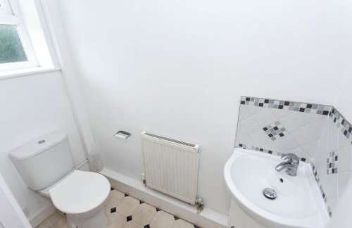 4 bed home, driveway parking ideally located in Latchford, Warrington - Executive St Marys House - Foto 22