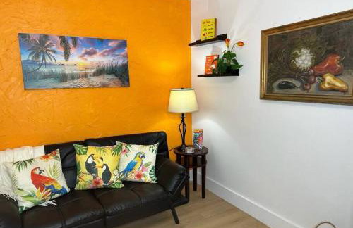 Sleeps 3, Casa Tropical in Miami - Foto 9