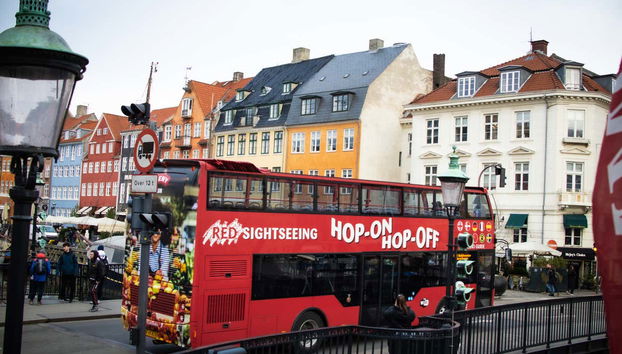 L'autobus turistico di Copenaghen in giro per la città