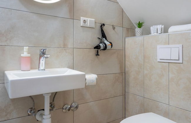 Bright and Cozy Duplex Near City Center - Foto 11