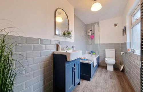 Charming 3-Bed Home in Quaint Lincolnshire Village - Photo 12