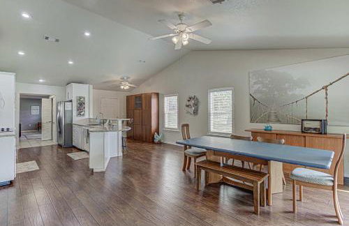 Waterfront 3BR Retreat - Pool & Hot Tub - Foto 21