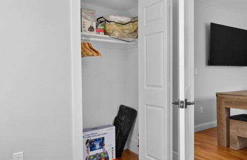 LUX Retreat Home with Yard - Foto 60