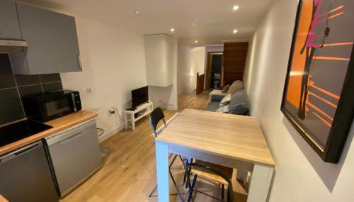 Paris Eiffel Tower et Disney apartments, parkings gratuits et sécurisés, 10 minutes métro to Paris - Foto 2