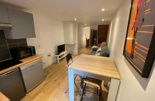 Paris Eiffel Tower et Disney apartments, parkings gratuits et sécurisés, 10 minutes métro to Paris - Foto 2