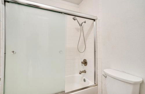 Whole 1 Bedroom Apt w Swimming Pool Condo 2 Mi to White Rock Lake! - Foto 10