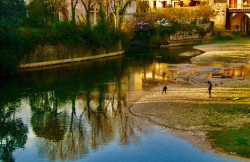 3 Bed-Sleeps 6-Balcony-Pets-Parking-Town Centre - Photo 10