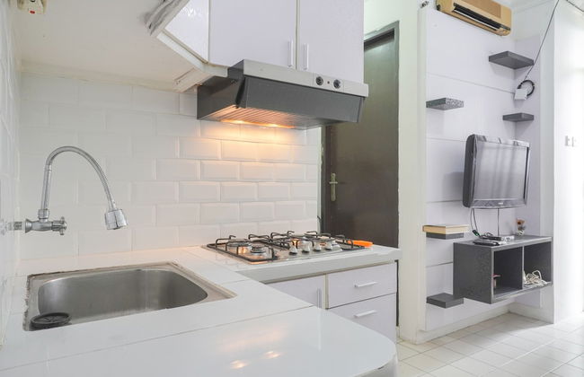 Simple And Comfy 1Br Permata Eksekutif Apartment - Photo 6