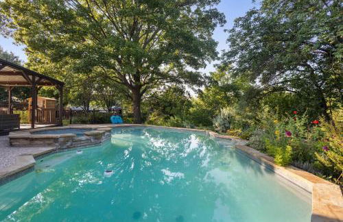 Heated Pool & Spa Mini Golf Bowling Game Room perfect for family - Photo 50