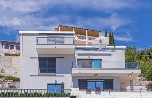 Apartmani D & J with Heated Pool & Stunning Sea View - Photo 33