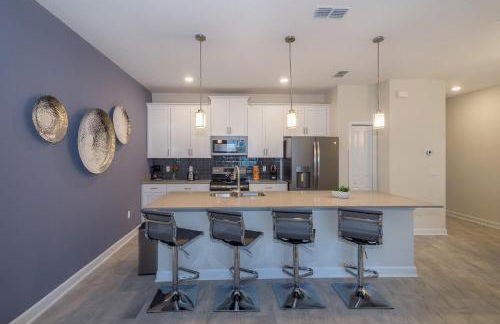 4964RS TOWNHOUSE 4 BEDROOMS & 3 BATHROOMS + POOL - Foto 13