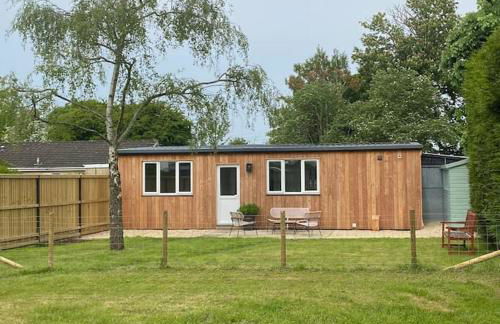 Larks Leaze Lodge, Steeple Ashton, Wiltshire - Photo 20