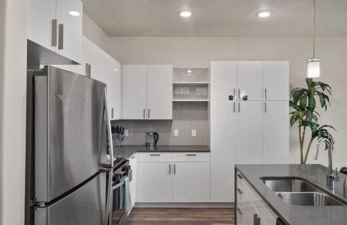 Deluxe 2BR Convention Center Gym, Pool, Htub, Pkg - Foto 19