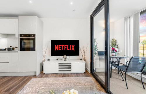 Two BDR Apt By Stay Aura Short Lets & Serviced Accommodation London With Free WiFi, Parking & 10 Min to Brentford Stadium - Foto 15