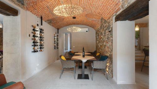Decanter House - Photo 3