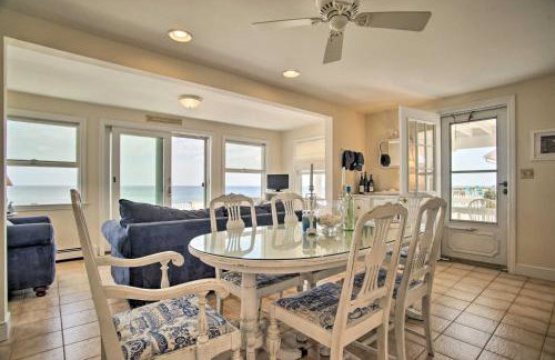 2 Decks and Beach Access Oceanfront Getaway! - Foto 9