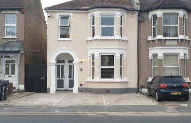 London Luxury 3 bedroom flat, 2 bathrooms, Living Room, free parking, 4 mins to station, garden - Foto 69
