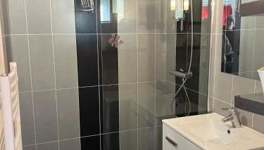 La Coccinelle - Foto 3, Shower