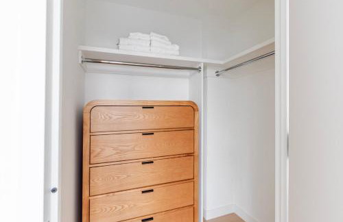 Blueground Greenpoint pool nr Transmitter Park NYC-2229 - Photo 8