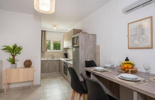 Elenas Village House - Love apartment with Pool and Terrace - Foto 14