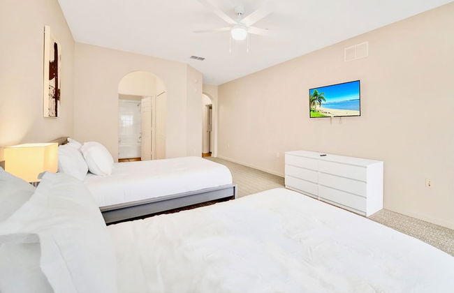 Modern 2BR Condo - Near Disney Pool Hot Tub - Foto 18