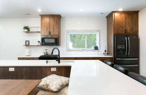 38-Acres of Luxury: 9BR, Indoor Pool, Gym, Near ND - Foto 9