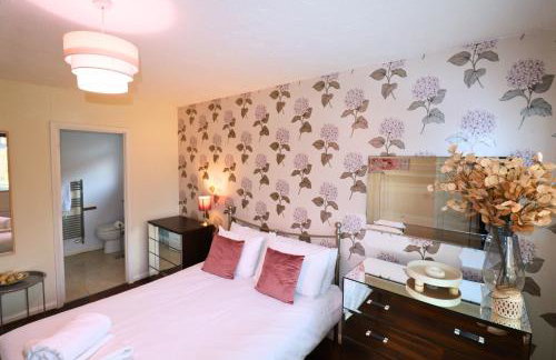 Binfield - Spacious Luxurious Four Bedroom House - Photo 9