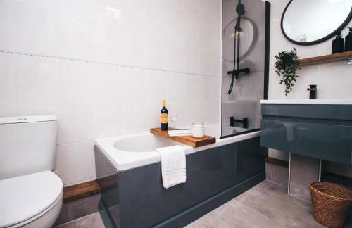 Commercial House, By Solace Stays - Foto 14