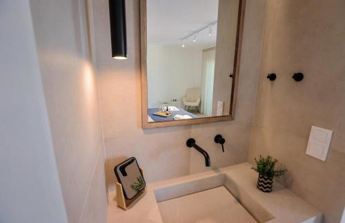 La Mer Bleue Boutique Suite - Photo 9