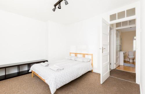 Quinton Essentials - Photo 2