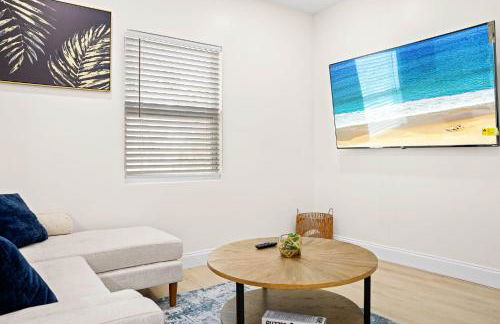 Recently Remodeled + Mins from Beach and Downtown - Foto 8