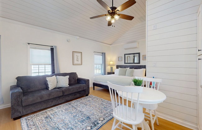 Coastal Estate - Photo 25