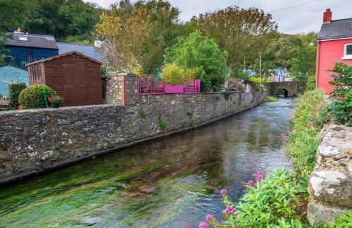 Riverside Bothy In Heart of Scenic Harbour Village - Photo 13