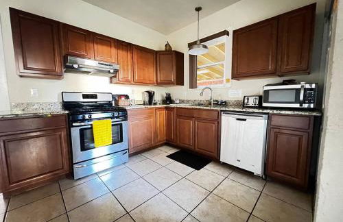 Spacious Room in shared home 9 Min to Convention Center - Foto 14