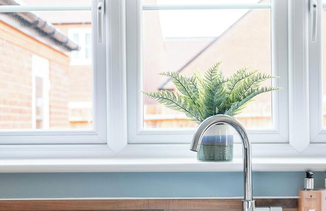 4 Bedroom Detached House 5mins Walk to Shopping Village - Foto 37