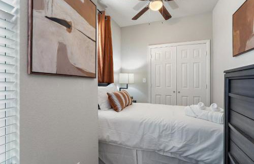 3BR Duplex - Walk to Bishop Arts - Fenced Yard - Foto 13