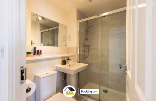 Duckett house, 3 Bedroom Detached House By B and R Serviced Accommodation Amesbury With Free Parking - Foto 13