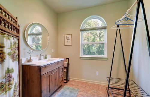 On McKenzie River! Home with Scenic Sunroom - Foto 28