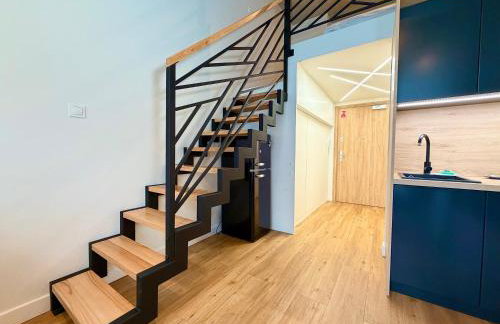 Wrocław Airport Studio with Mezzanine by BookingHost - Foto 10