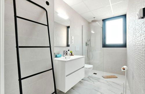 Sunrise new apartment with pool - Foto 28