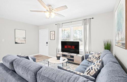 Sleek 3 BR home with self check in Private! - Foto 36